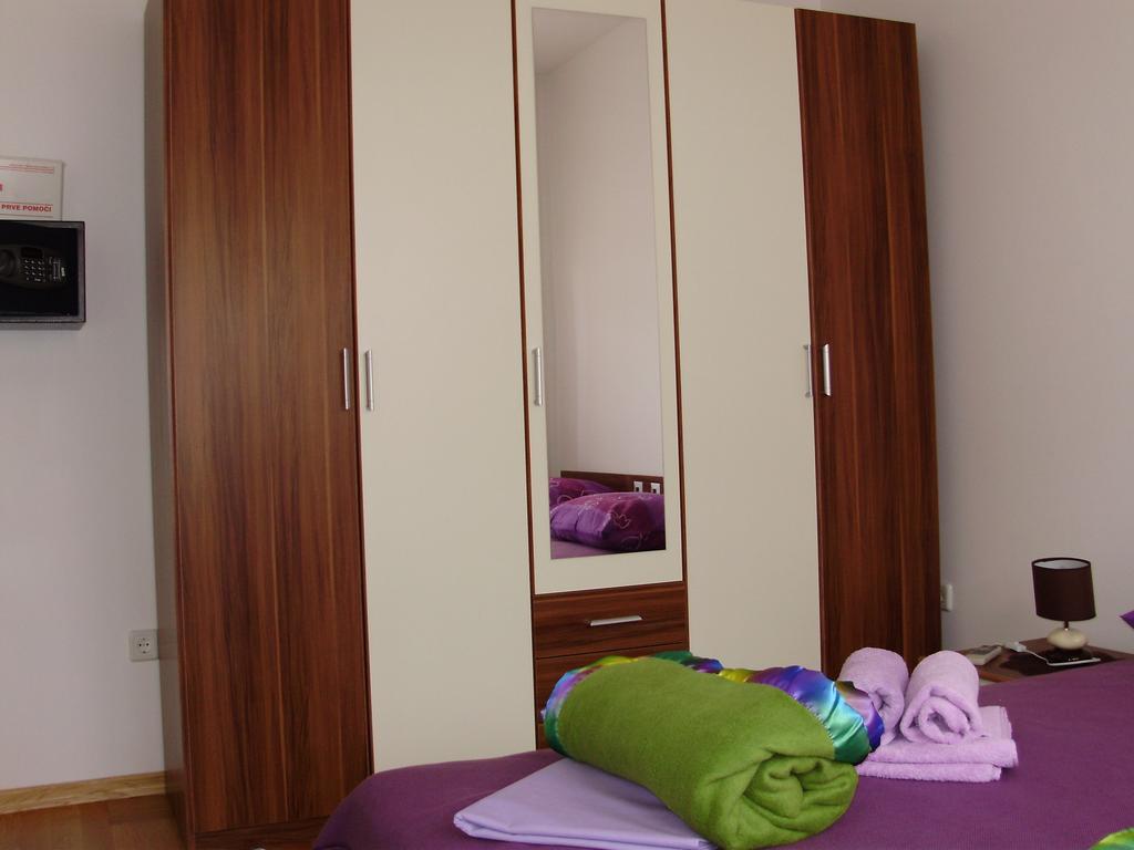 Apartments Mara Cres Quarto foto